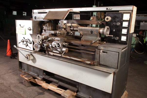 Image 4 for 10" x 24" South Bend #Gallic, 10" spindle, 40-2000 RPM, 17" over ways, tracer system, s/n 98492