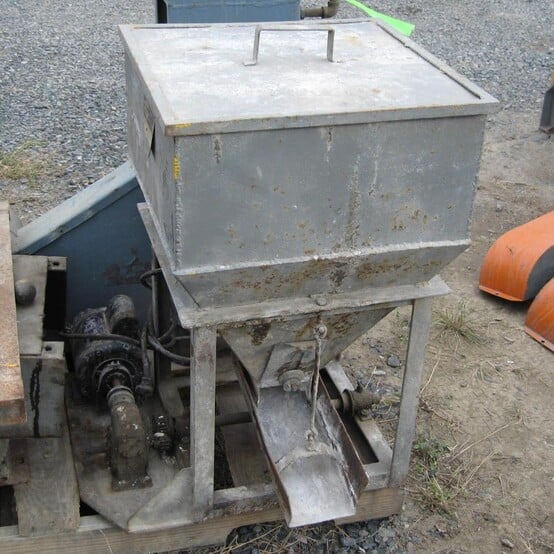 20" x 20" Reciprocating Lime Feeder, hopper & reciprocating plate feeder, 28" deep hopper, 5.5" x 16" feeder - Image 2