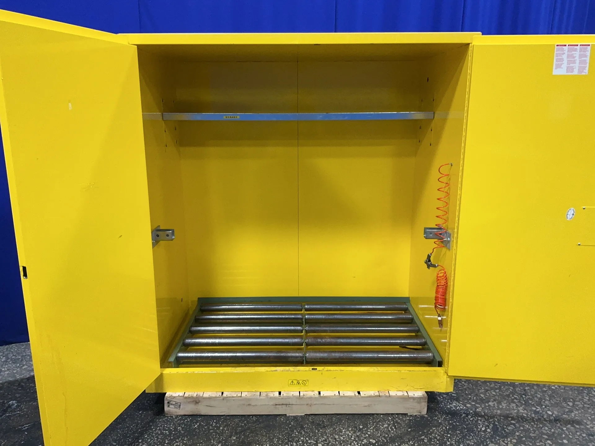 Justrite, flammable storage cabinet, 110 gallon - Image 4