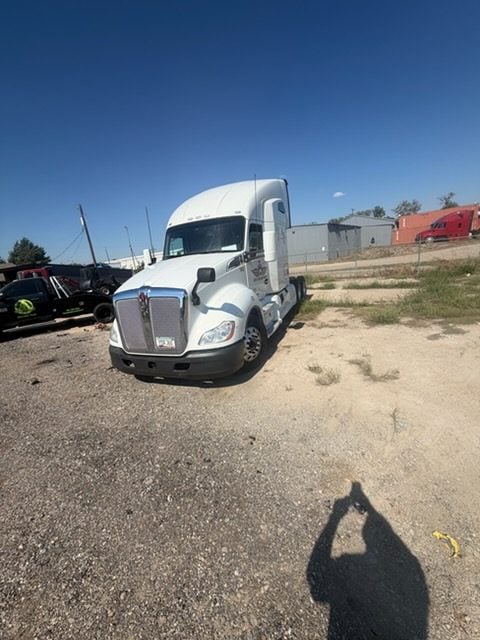 Kenworth #T680, sleeper semi truck, 758,000 miles, 2020 - Image 1