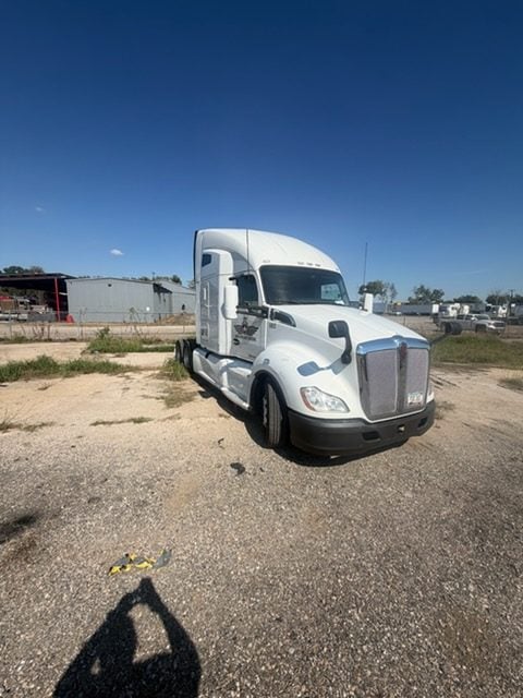 Kenworth #T680, sleeper semi truck, 758,000 miles, 2020 - Image 3