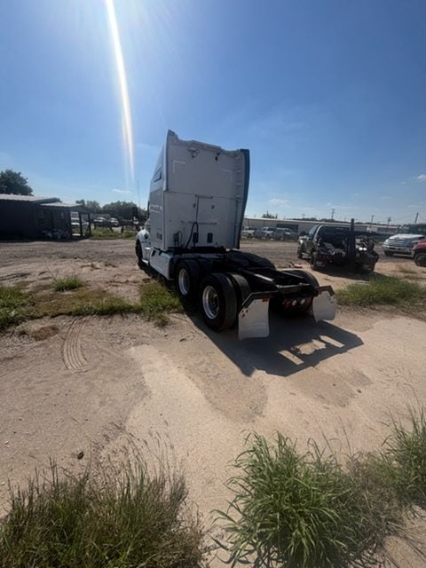 Kenworth #T680, sleeper semi truck, 758,000 miles, 2020 - Image 4