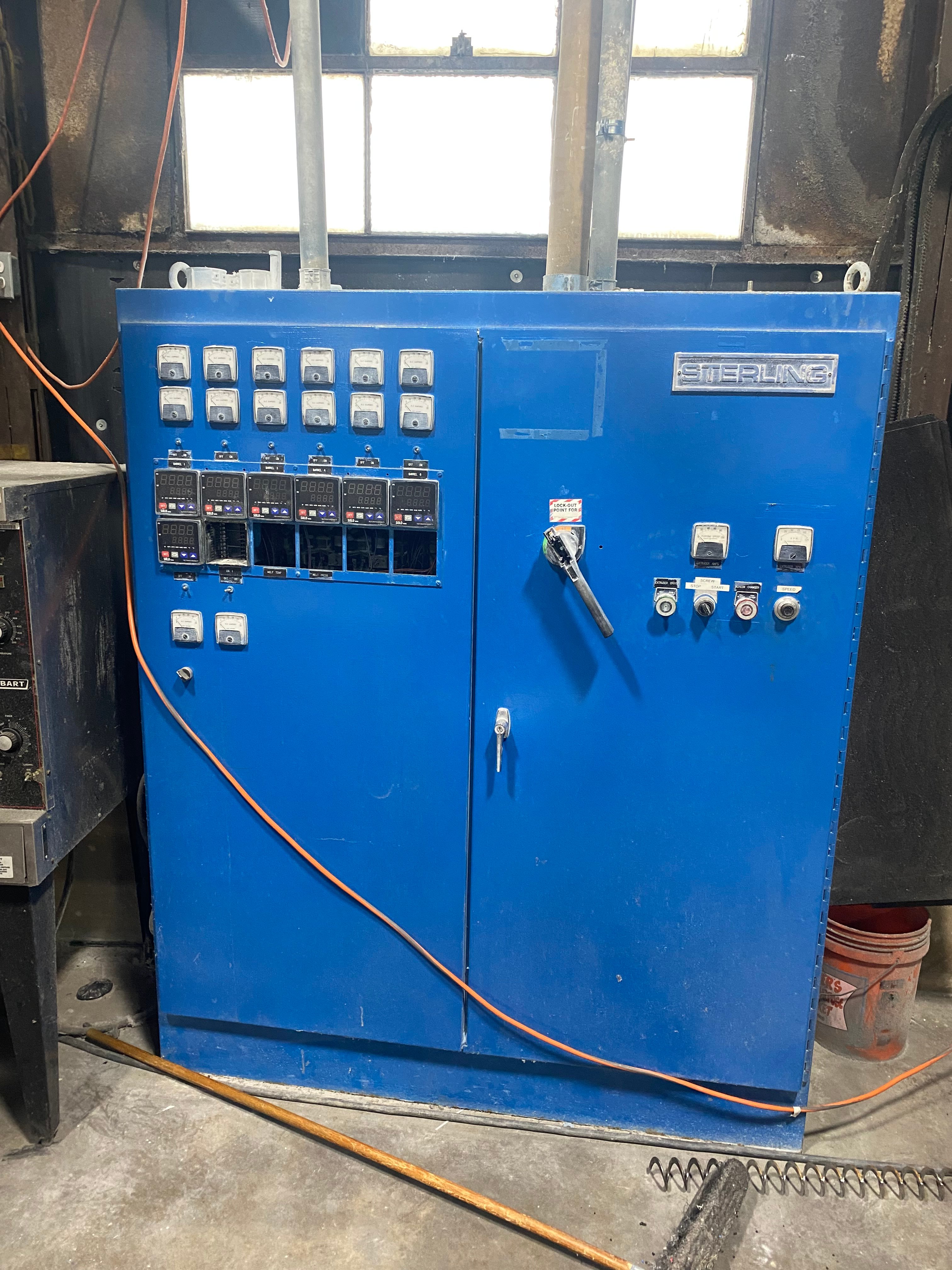 4.5" Sterling, single screw extruder, 30:1 L/D, vented, 200 HP, VFD drive, 13.95:1 gear ratio, 125 max RPM - Image 7