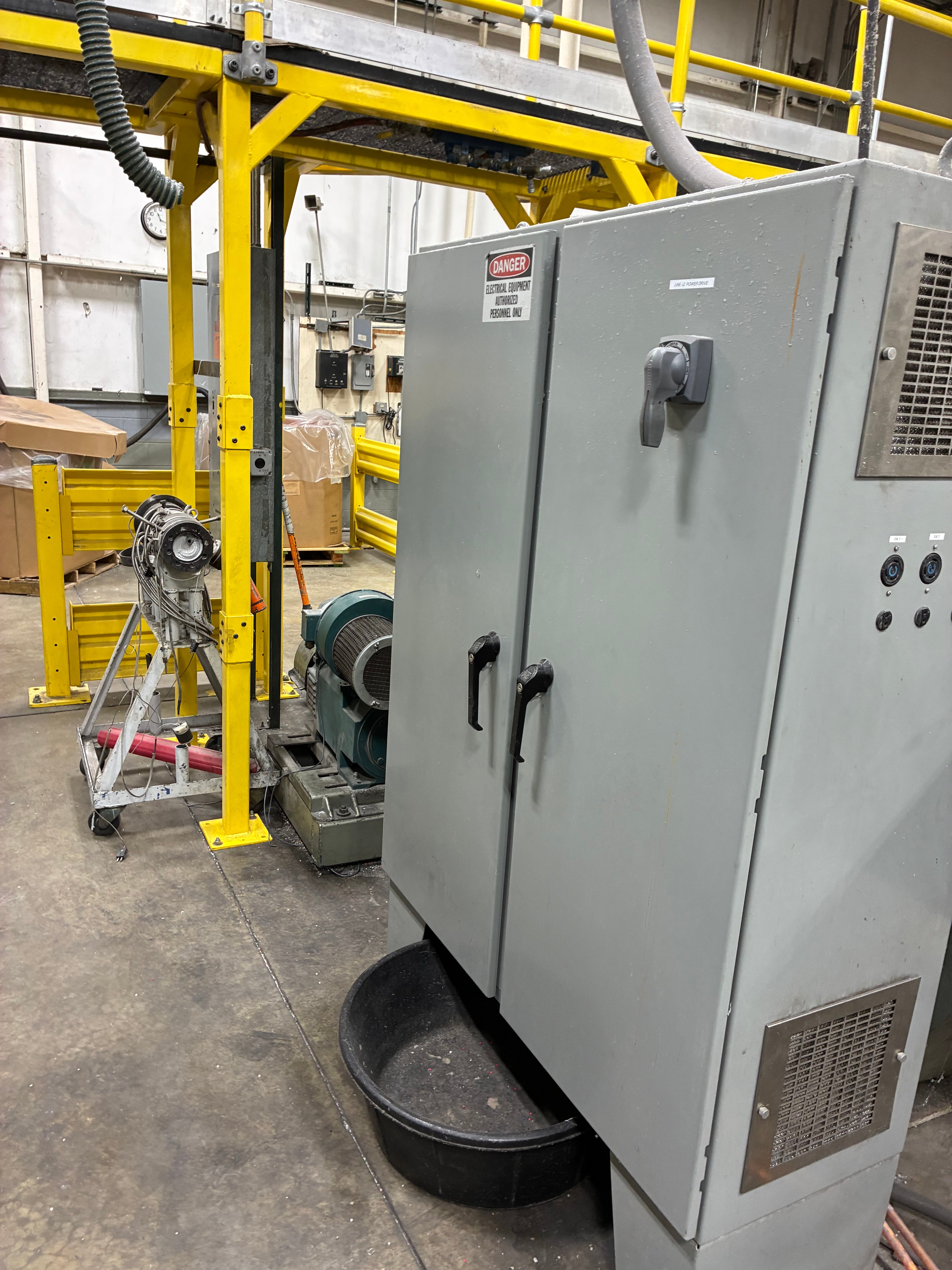 4.5" Sterling, extruder, 24:1 L/D, 150 HP, new Maddox mixing screw, spare pumping screw, melt pump, spare 150 - Image 2