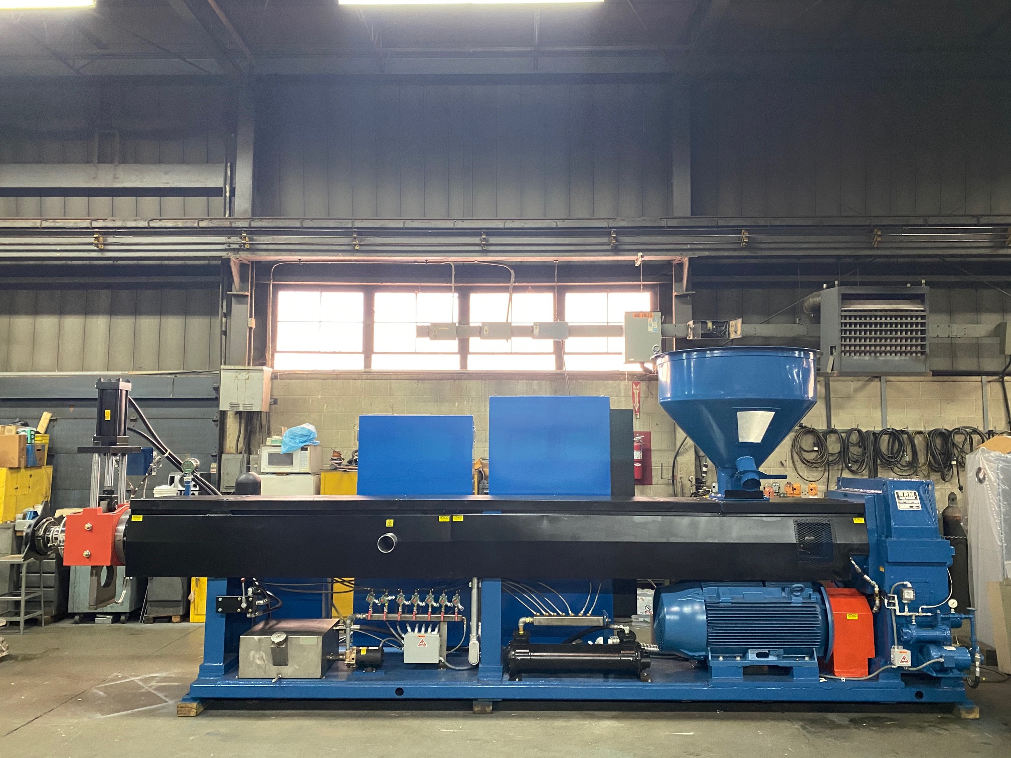 6" NRM, extruder, 30:1 L/D, vented, air cooled, 8 zone barrel, new 400 HP WEG AC motor & drive, 12 zone - Image 3