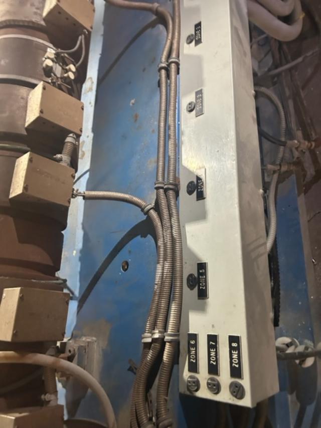4.9" KMD, twin screw extruder, 125mm, 100 HP DC, nitrided barrel & screws, 200 hours, 3 component blender - Image 5