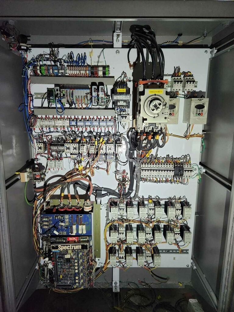 4.9" KMD, twin screw extruder, 125mm, 100 HP DC, nitrided barrel & screws, 200 hours, 3 component blender - Image 9