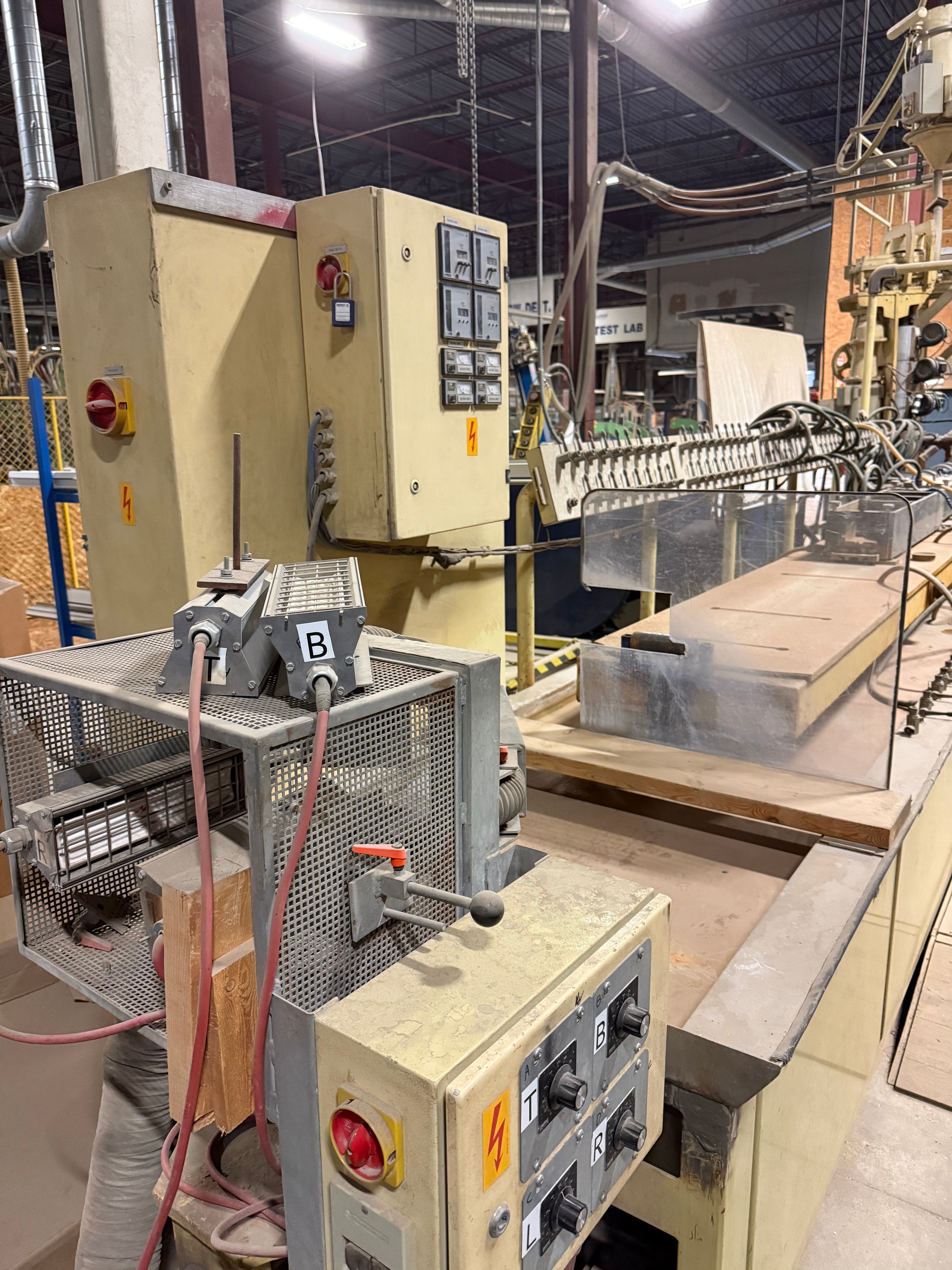 2.4" American Maplan #DSK-62, twin screw extrusion line, AKT4 calibrating table, ARZ3000 puller/saw, AE50B - Image 3