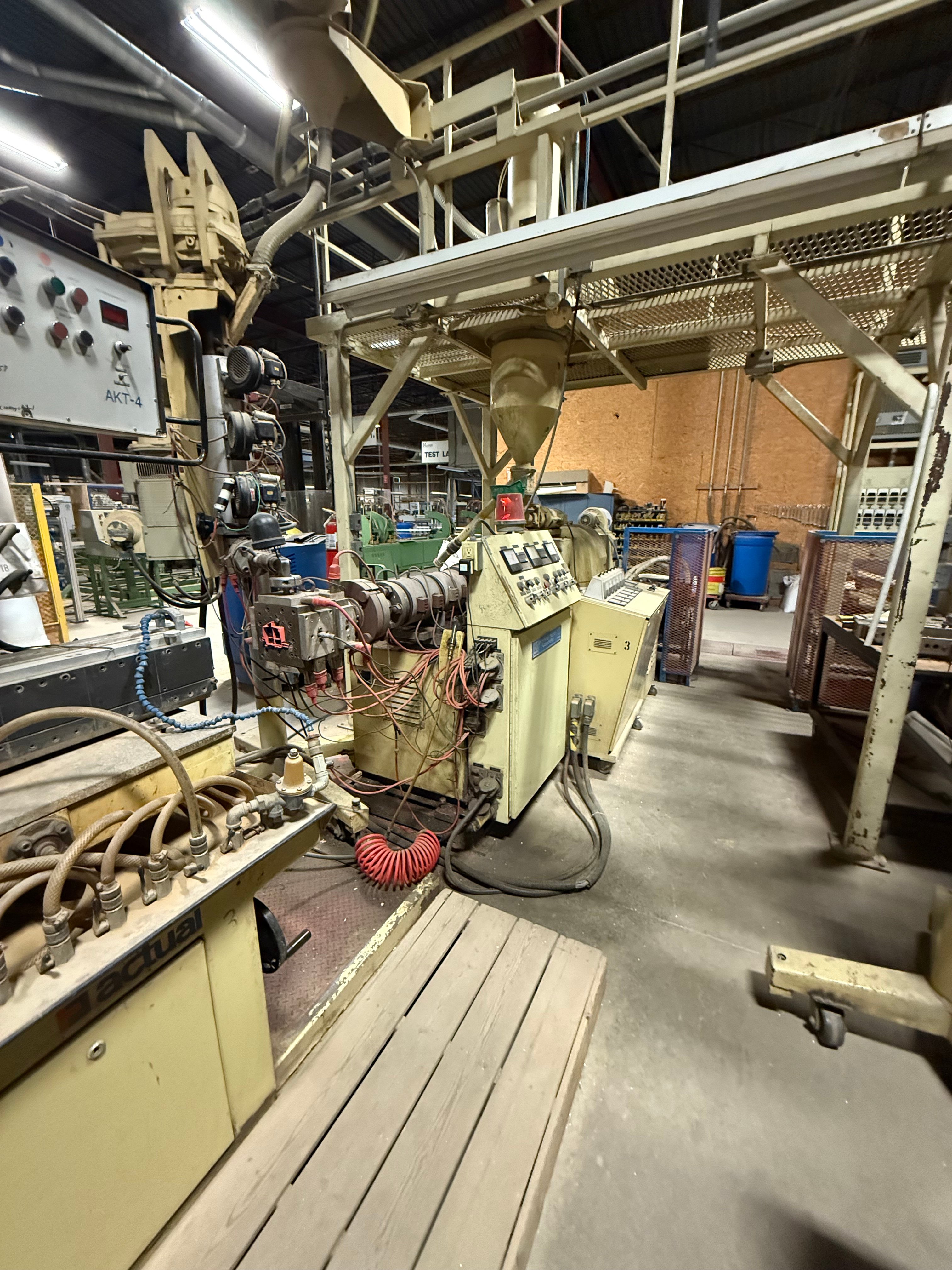 2.4" American Maplan #DSK-62, twin screw extrusion line, AKT4 calibrating table, ARZ3000 puller/saw, AE50B - Image 5