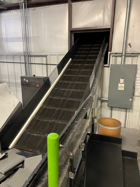 20" x 39" AEC #C1000/GPH2039, plastic granulator, 150 HP, 5 knife chevron rotor, infeed conveyor w/ metal - Image 2