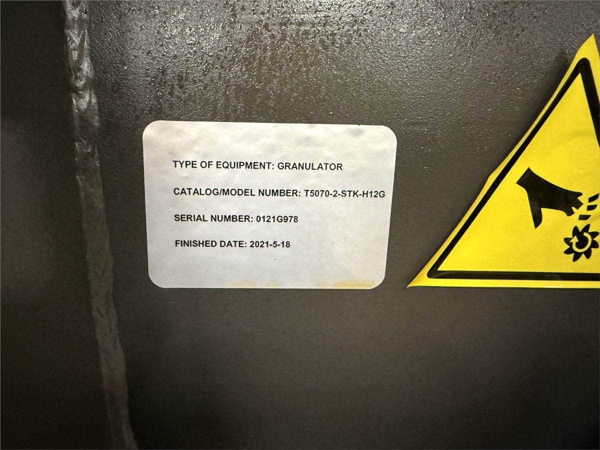 20" x 28" Cumberland #T5070, plastic granulator, 100 HP, twin shear 5 knife open rotor, 2 bed knives - Image 4