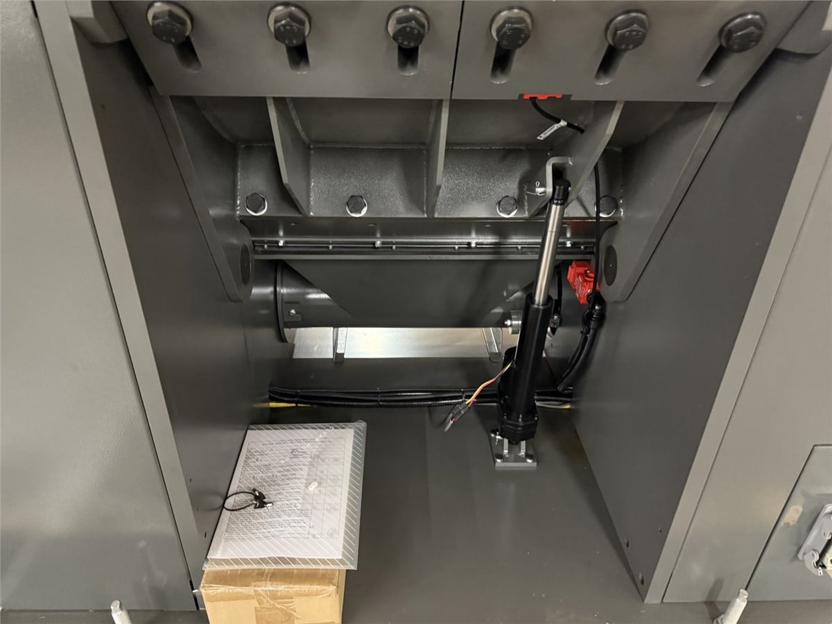 20" x 28" Cumberland #T5070, plastic granulator, 100 HP, twin shear 5 knife open rotor, 2 bed knives - Image 5