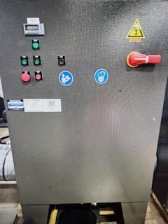 24" x 56" Cumberland #X1400, central plastic granulator, 150 HP, 2 bed knives, hydraulic tilt conveyor feed - Image 2