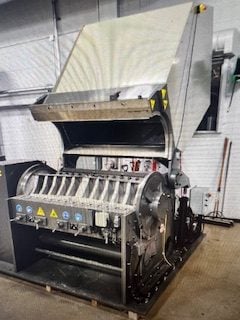 24" x 56" Cumberland #X1400, central plastic granulator, 150 HP, 2 bed knives, hydraulic tilt conveyor feed - Image 5