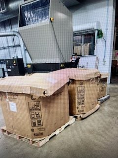 24" x 56" Cumberland #X1400, central plastic granulator, 150 HP, 2 bed knives, hydraulic tilt conveyor feed - Image 6