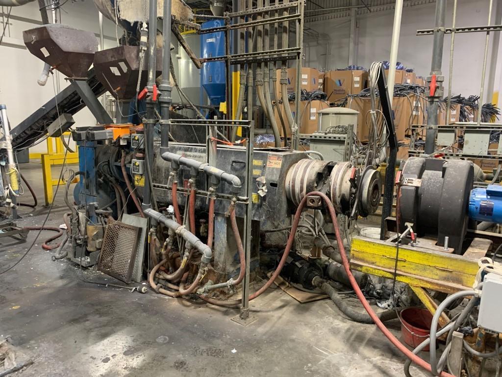 4.5" Davis Standard, ram stuffing cascade pelletizing line, 300 HP, #45IN35 secondary extruder 100 HP, Xaloy - Image 3