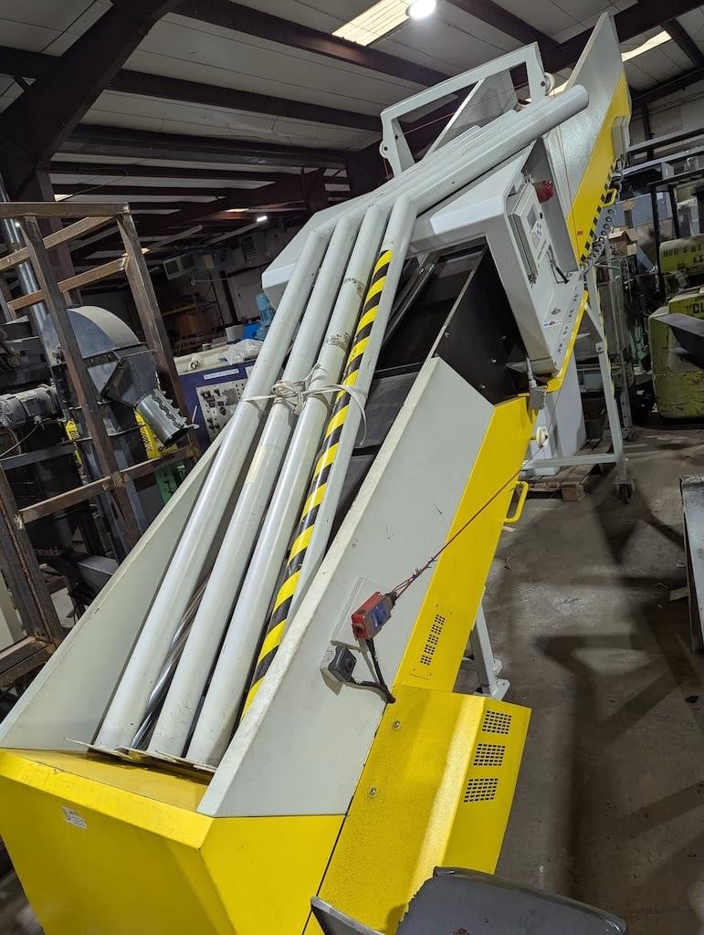 2.6" NGR #S-GRAN-65-70-VHD, shredder/extruder recycling system, 65mm, single shaft shredder, infeed conveyor - Image 5