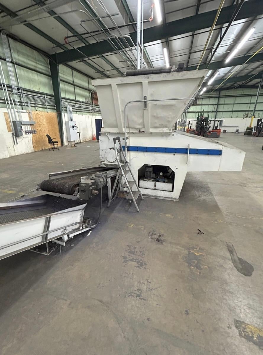 Vecoplan #RG52/150-SPK-FF, film & fiber shredder, 52" opening, 150 HP, box dumper, feed & exit conveyors - Image 4