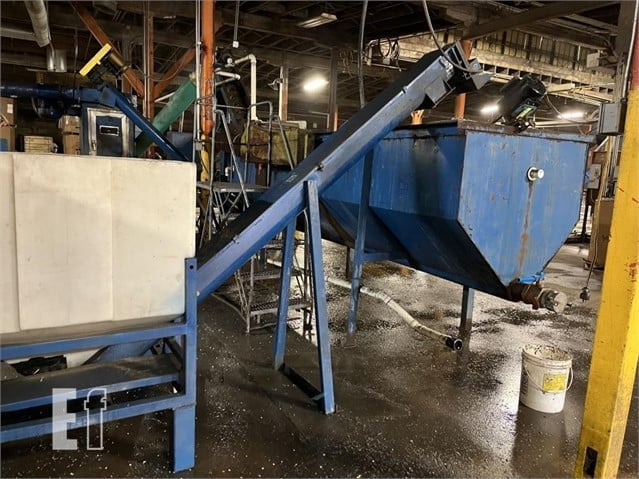 Complete Plastic Wash Line, 51" hydraulic box dumper, sink float tank, augers, Gala #3252B spin dryer - Image 3