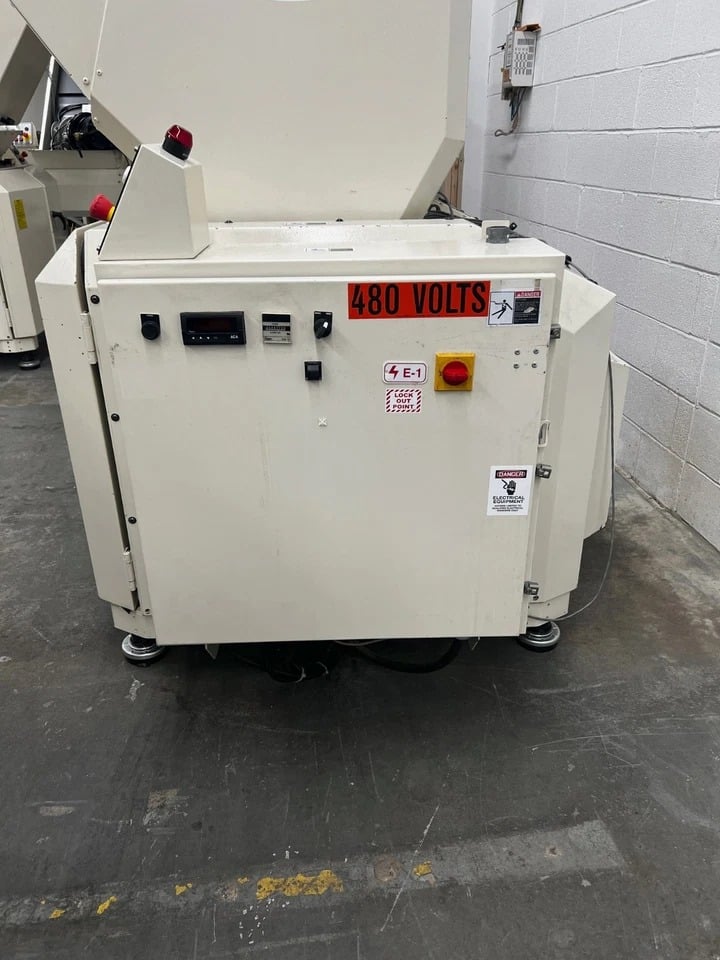 14" x 24" Conair #CGW-1424, plastic granulator, 40 HP, w/ conveyor, 460 V., 1999 (5 available) - Image 3