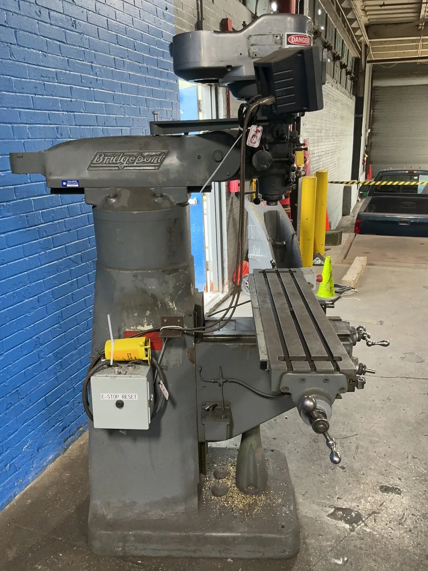 Bridgeport, vertical mill, 9" x 42", Acu-Rite digital read out, 2 HP - Image 4