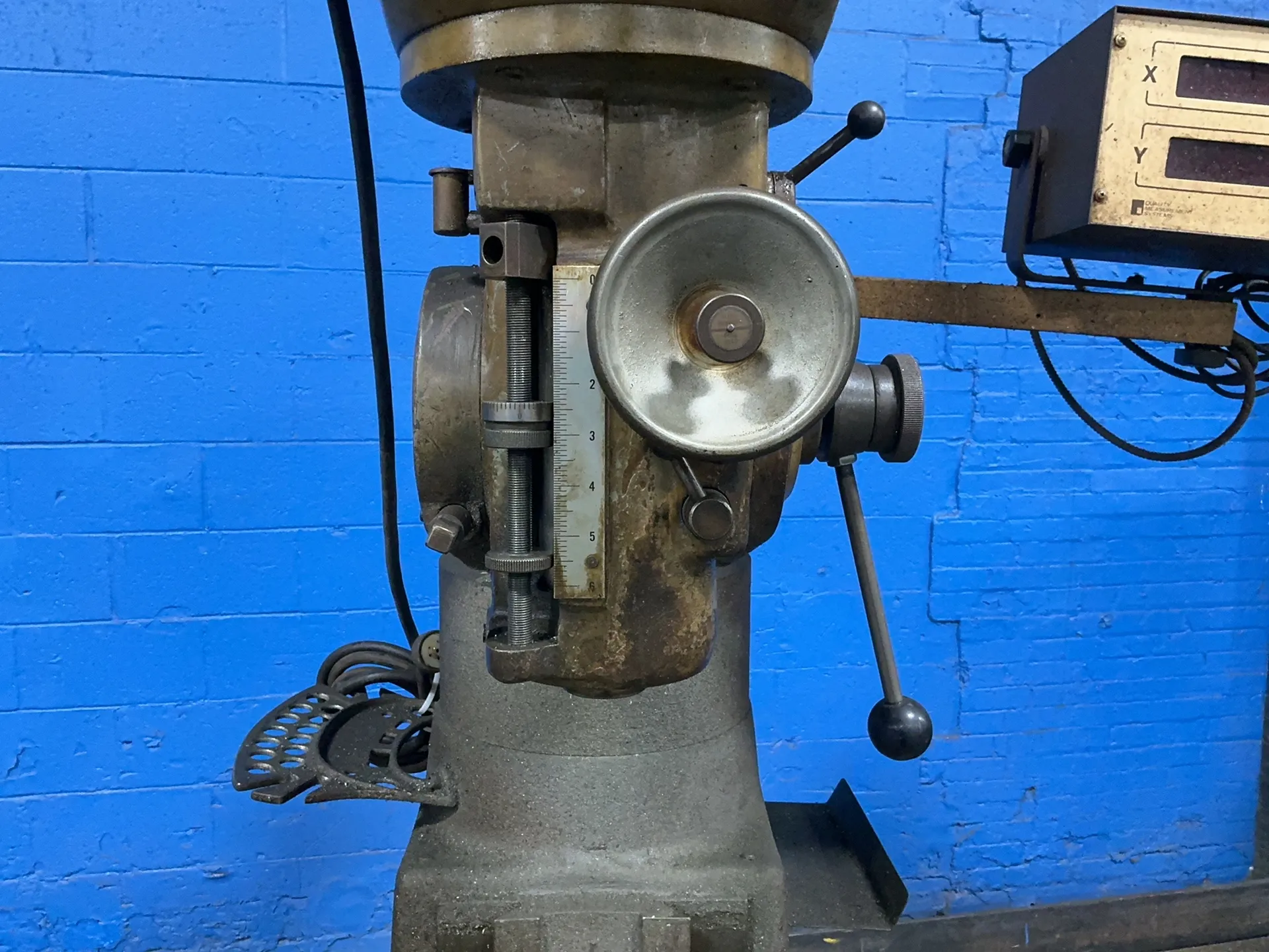 Ex-Cell-O, vertical mill, 9" x 42", Quality 200 digital read out, 1 -1/2 HP, 208-220/440 V. - Image 2