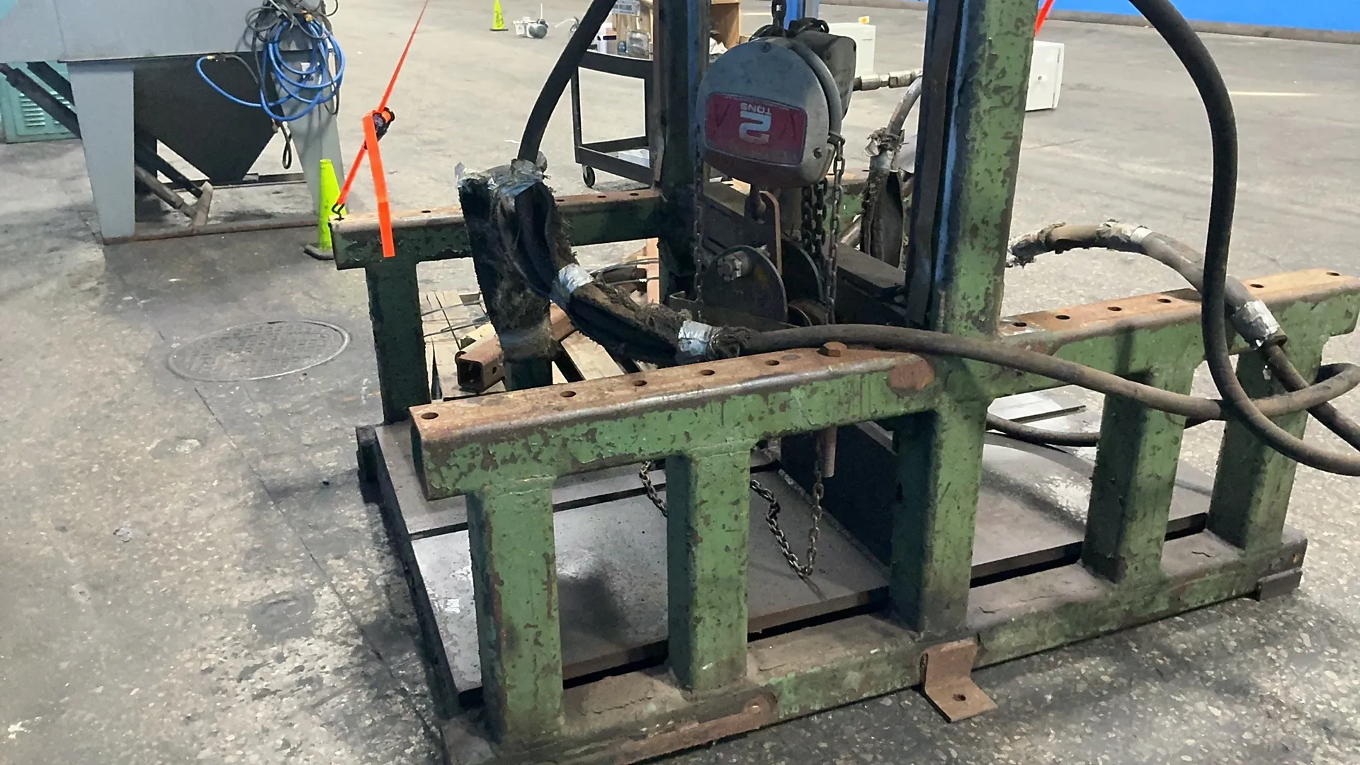 Hydraulic press w/ 2 Ton Coffing chain hoist, 4" x 49" press - Image 2