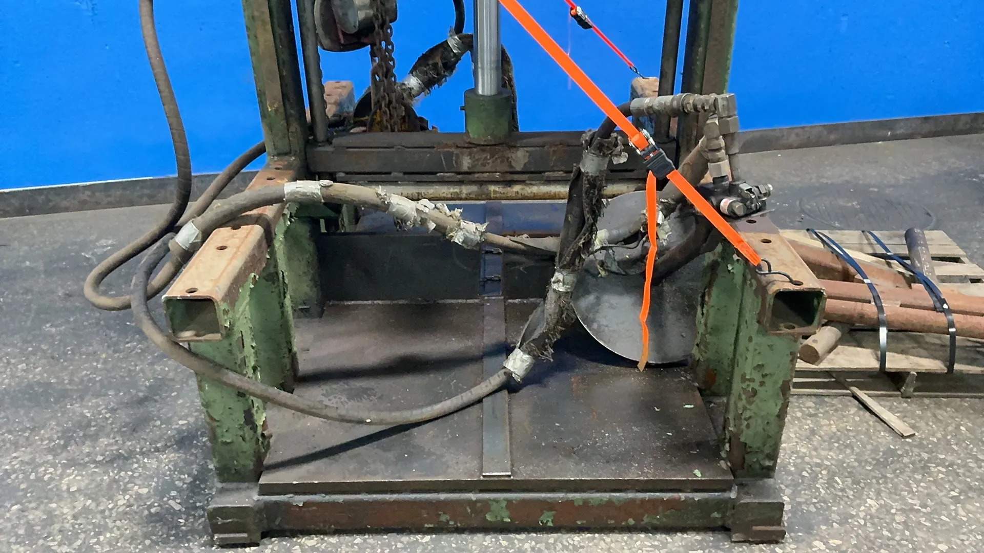 Hydraulic press w/ 2 Ton Coffing chain hoist, 4" x 49" press - Image 5