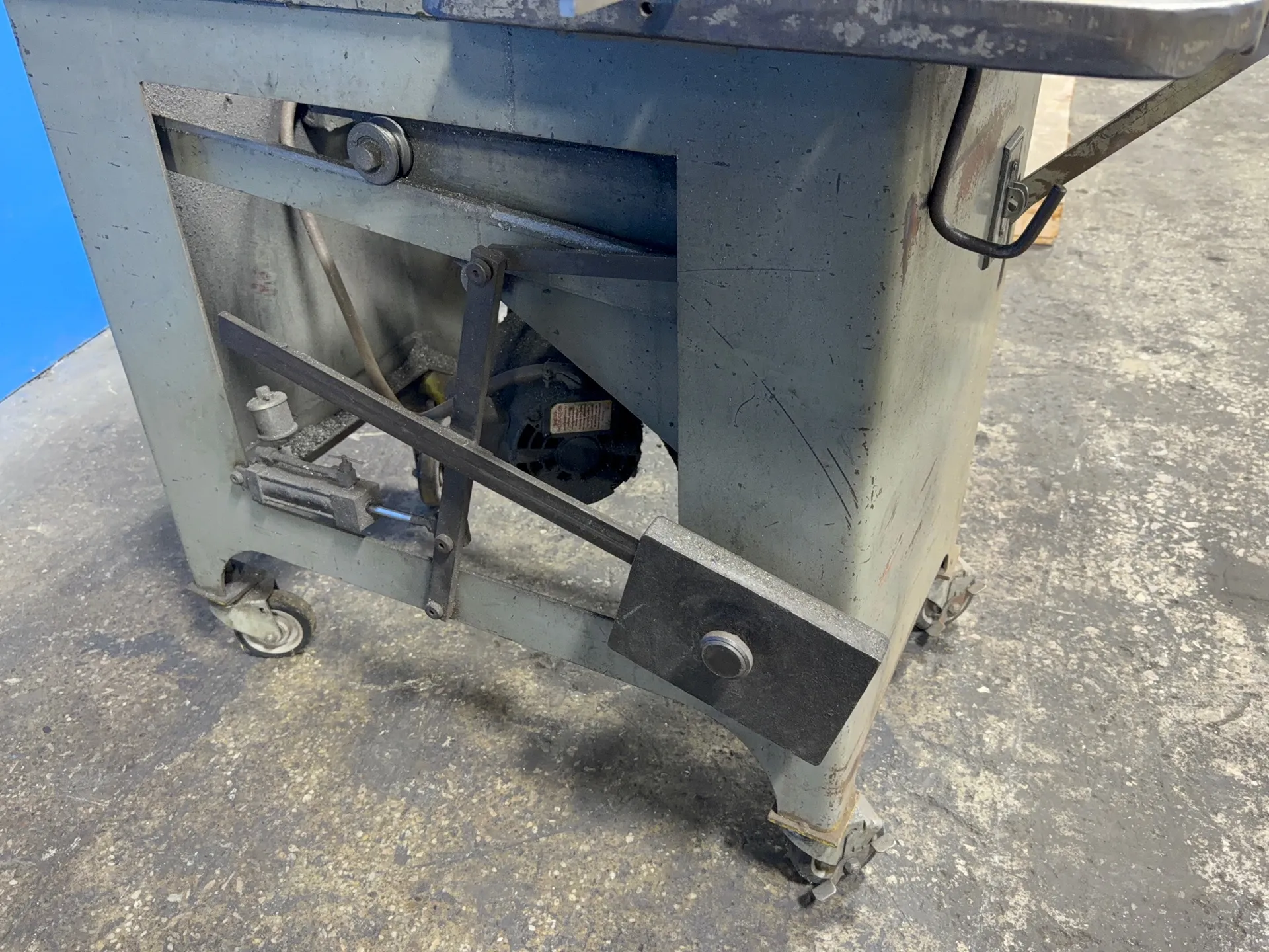 12" Parma #WORK-A-MATIC, vertical band saw, 29" x 18" table - Image 6