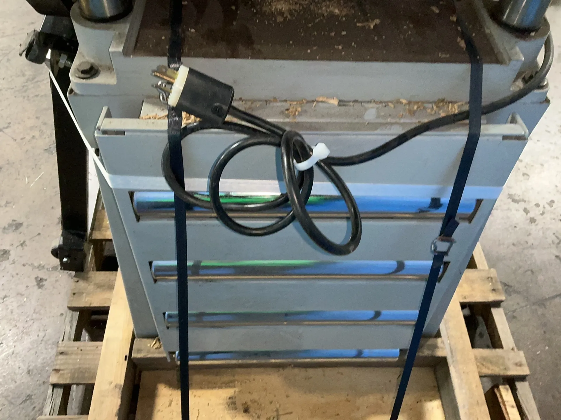 12" Delta #50-785, planer, 21" x 17" infeed & outfeed tables, 3 HP, 3450 RPM, 15 A, 230 V. - Image 6