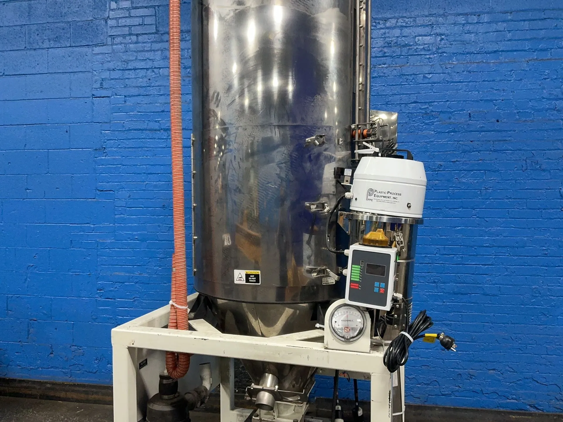Una-Dyn #TR-200, dehumidifying hopper dryer, 186 gallon, plastic processing equipment controls, 26.40 A - Image 2