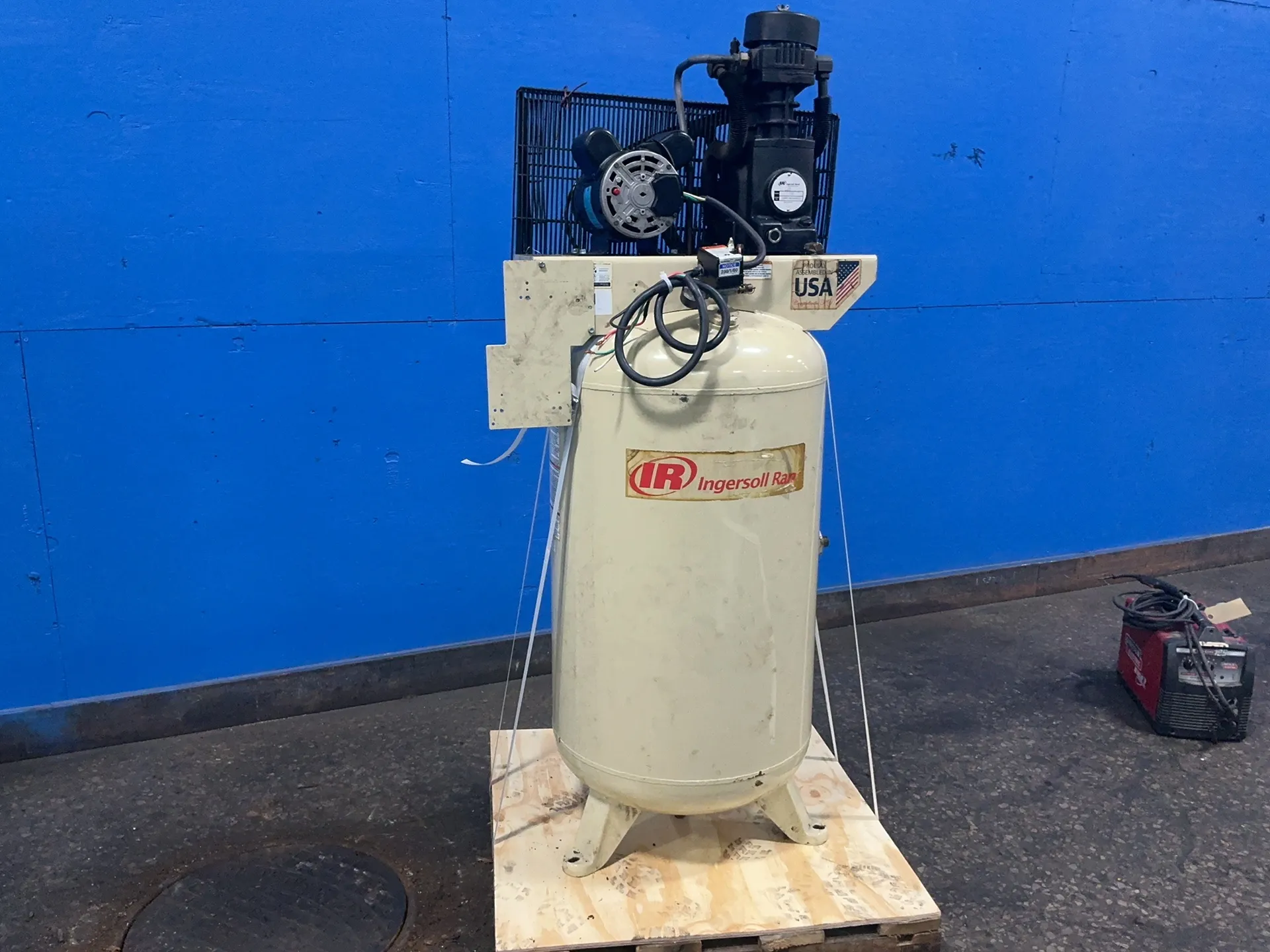 5 HP Ingersoll-Rand #TS4N5, air compressor, 102 gallon tank, 3.7 KW, 208-230 V., 2021, AS IS - Image 3