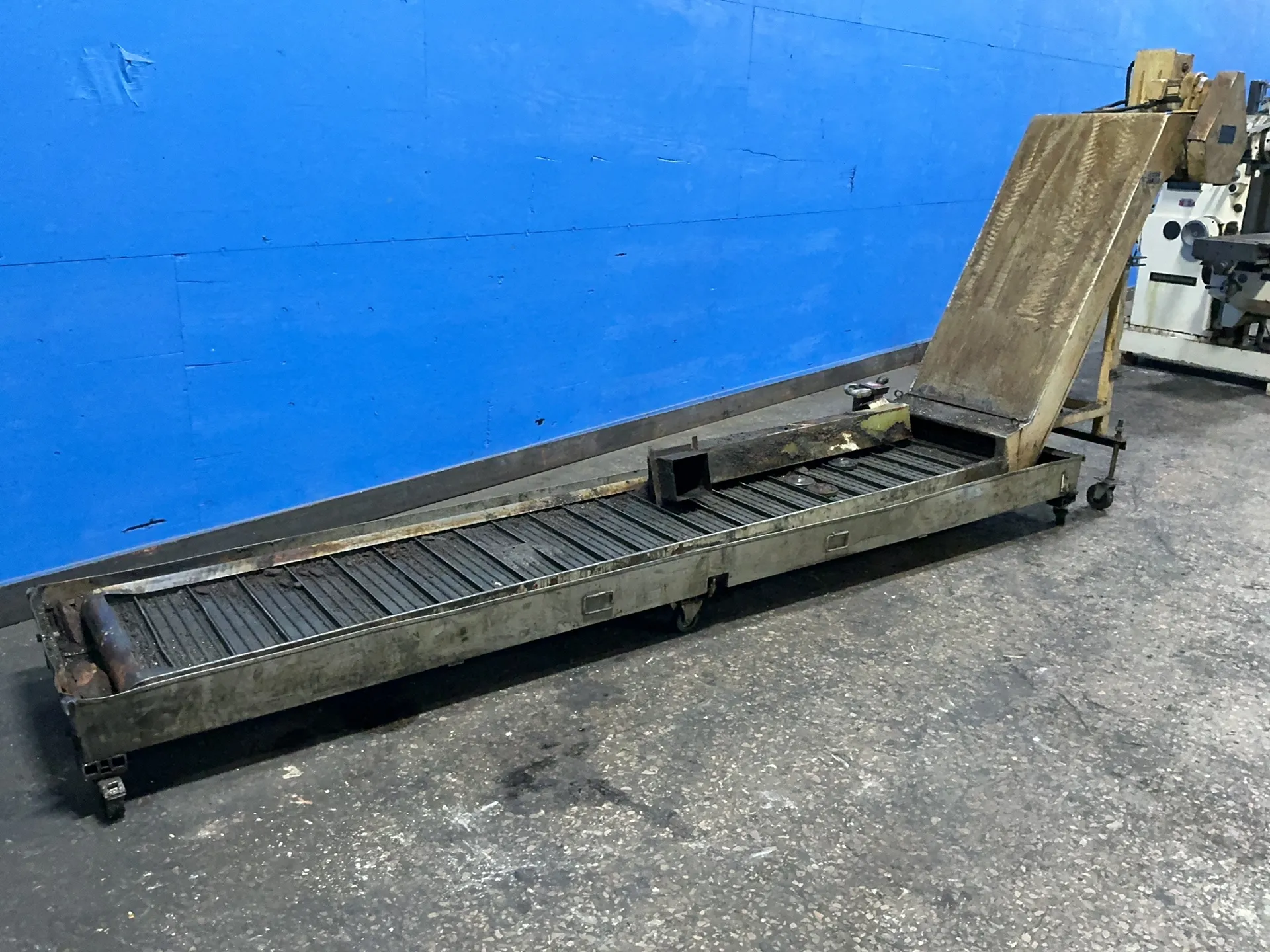 22.5" Henning #LC-2000-H, chip conveyor, 138" flat length, 61" rise, 22.5" flat width, 14" flat height, 1" - Image 3