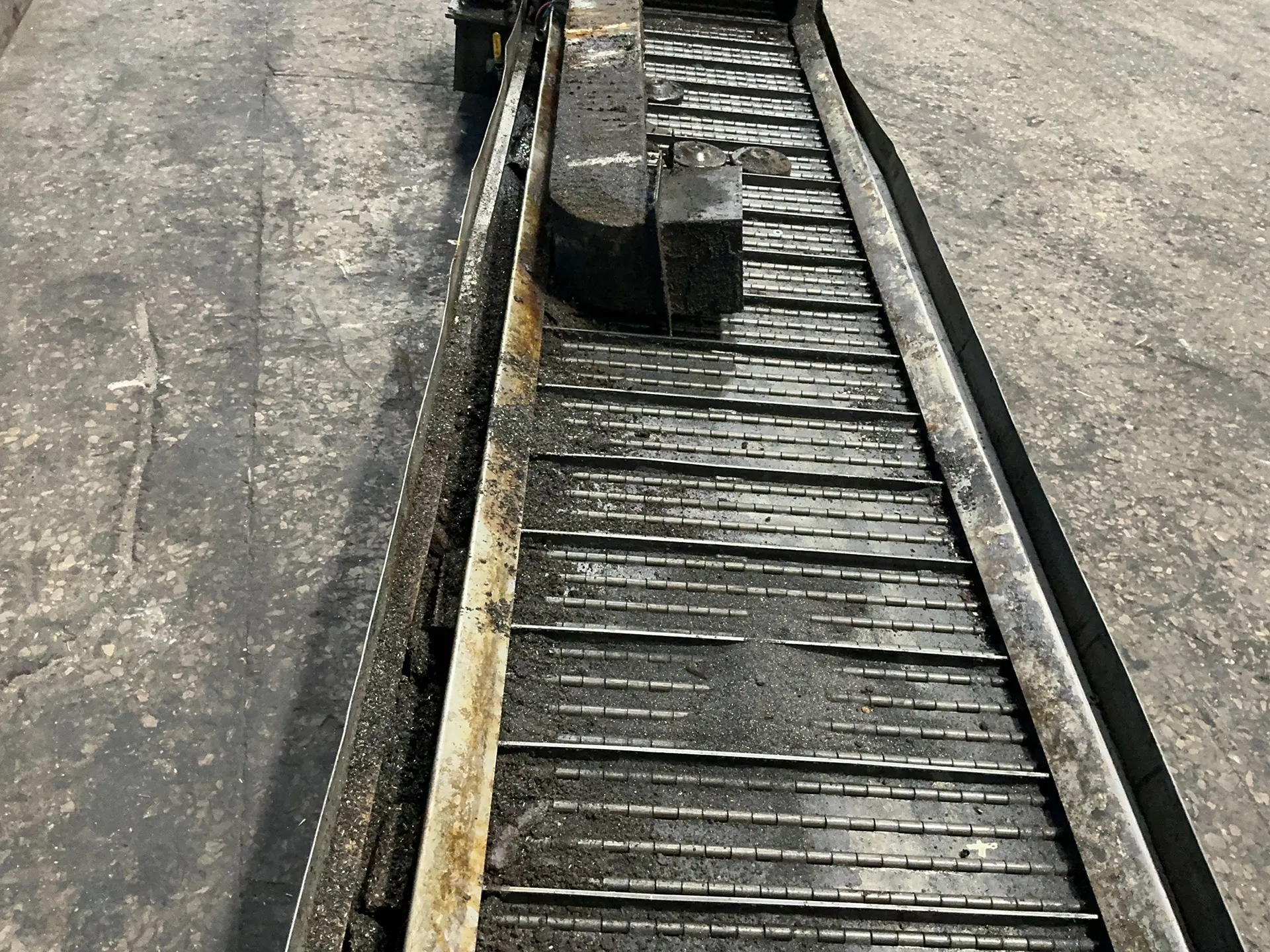 22.5" Henning #LC-2000-H, chip conveyor, 138" flat length, 61" rise, 22.5" flat width, 14" flat height, 1" - Image 5