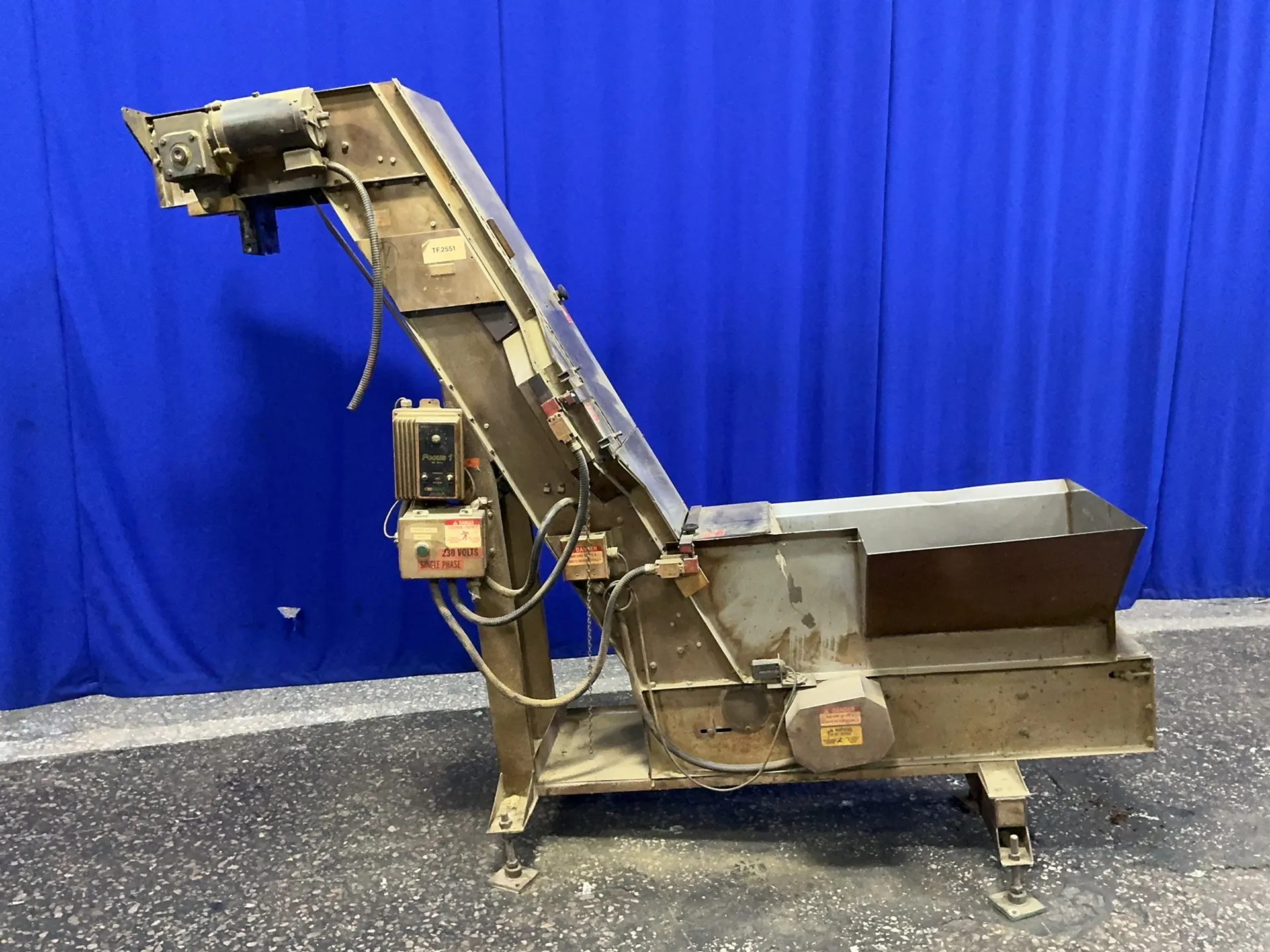 Incline conveyor, 4' flat length, 69" rise, 95" overall length, 15" flat width, 10" flat height, 15" cleat - Image 3