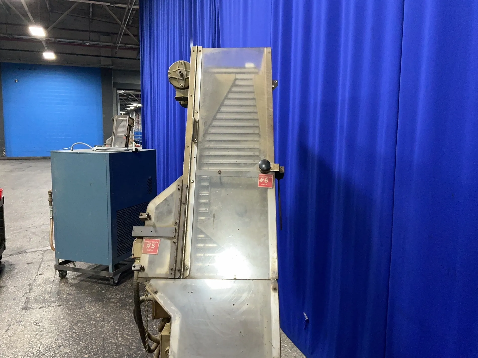 Incline conveyor, 4' flat length, 69" rise, 95" overall length, 15" flat width, 10" flat height, 15" cleat - Image 6