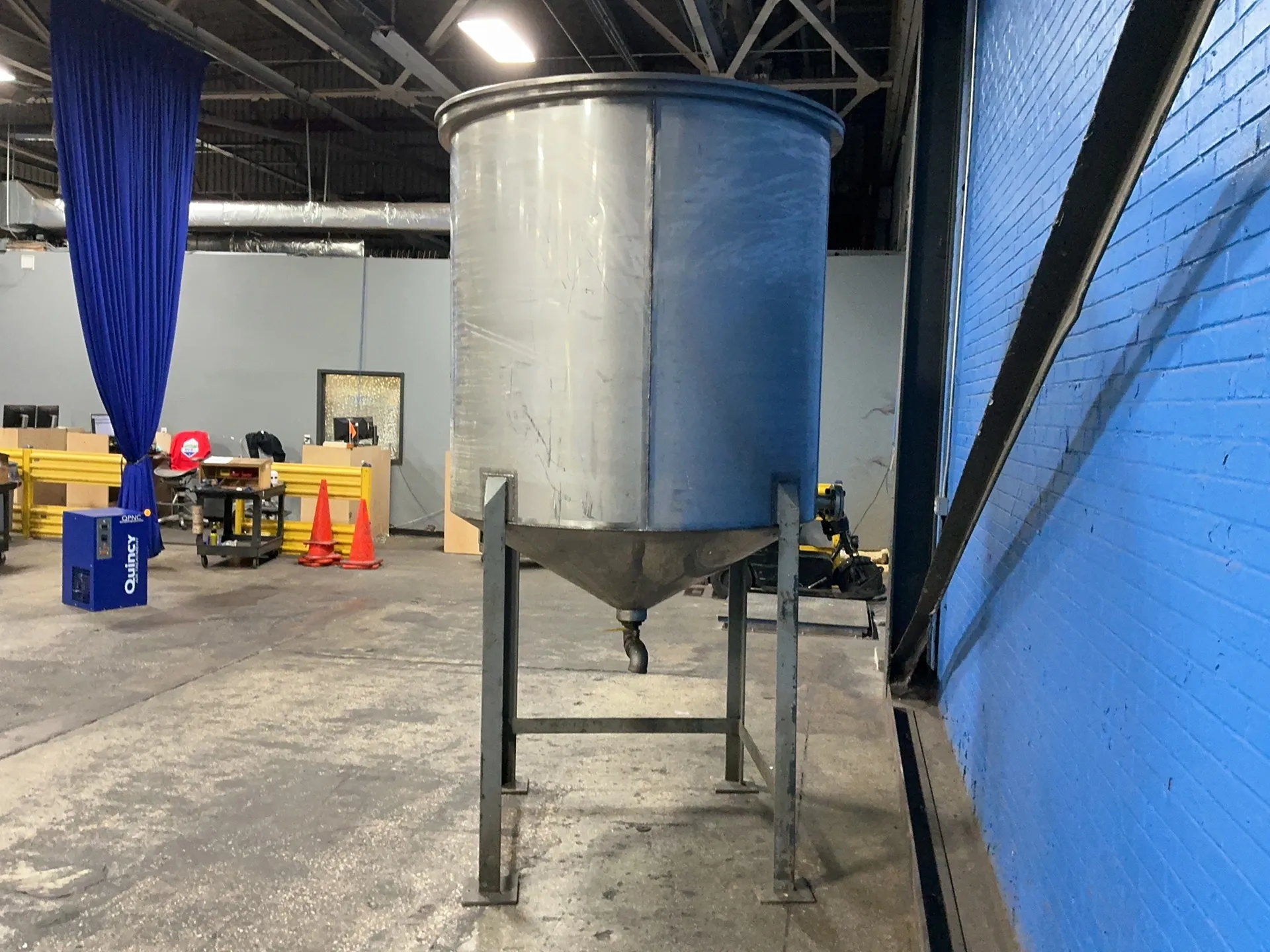 710 gallon Stainless Steel storage tank - Image 2