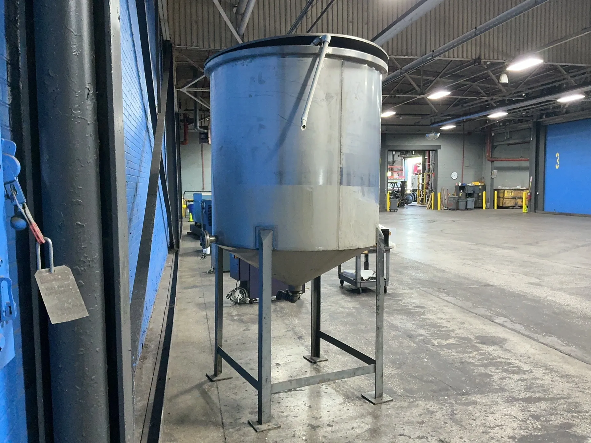 710 gallon Stainless Steel storage tank - Image 3