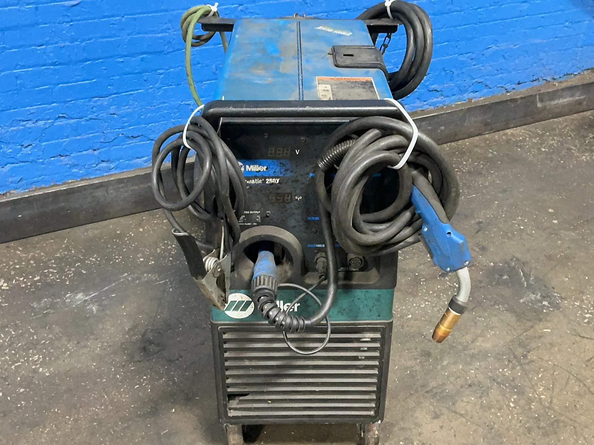 Miller #MILLERMATIC-250X, welder, 200 Amps, 7.5 KW, 38 max. OCV, 48/42 A, gun, 200/230 V., 1 phase - Image 2