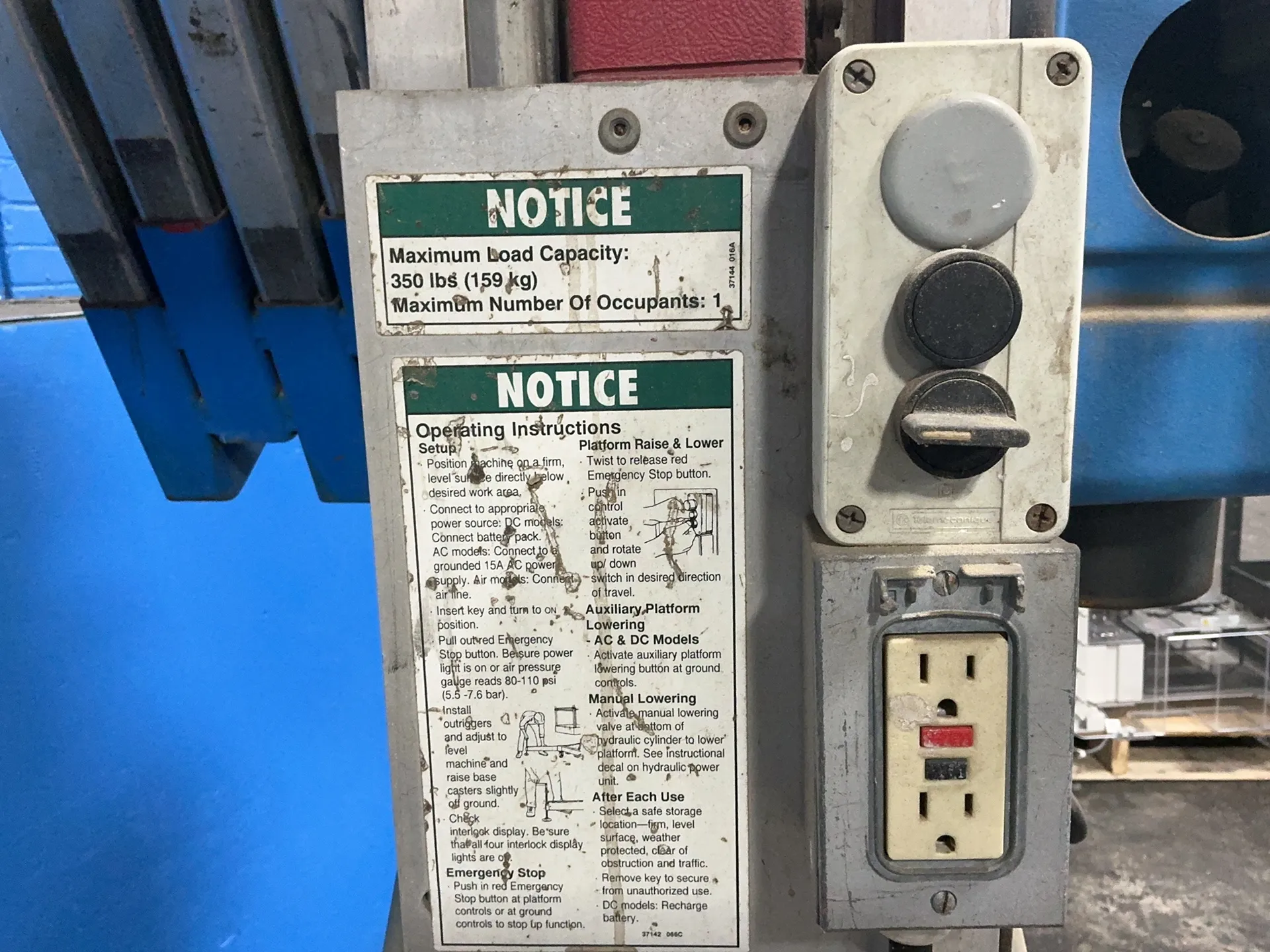 350 lb. Genie #AWP-25S, One Man Basket Lift, 12 V., 1996 - Image 2