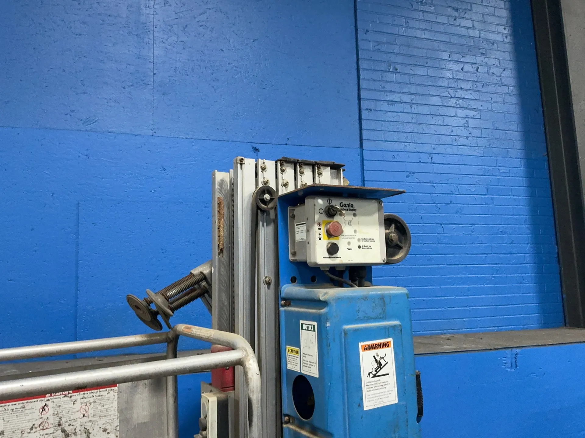 350 lb. Genie #AWP-25S, One Man Basket Lift, 12 V., 1996 - Image 4