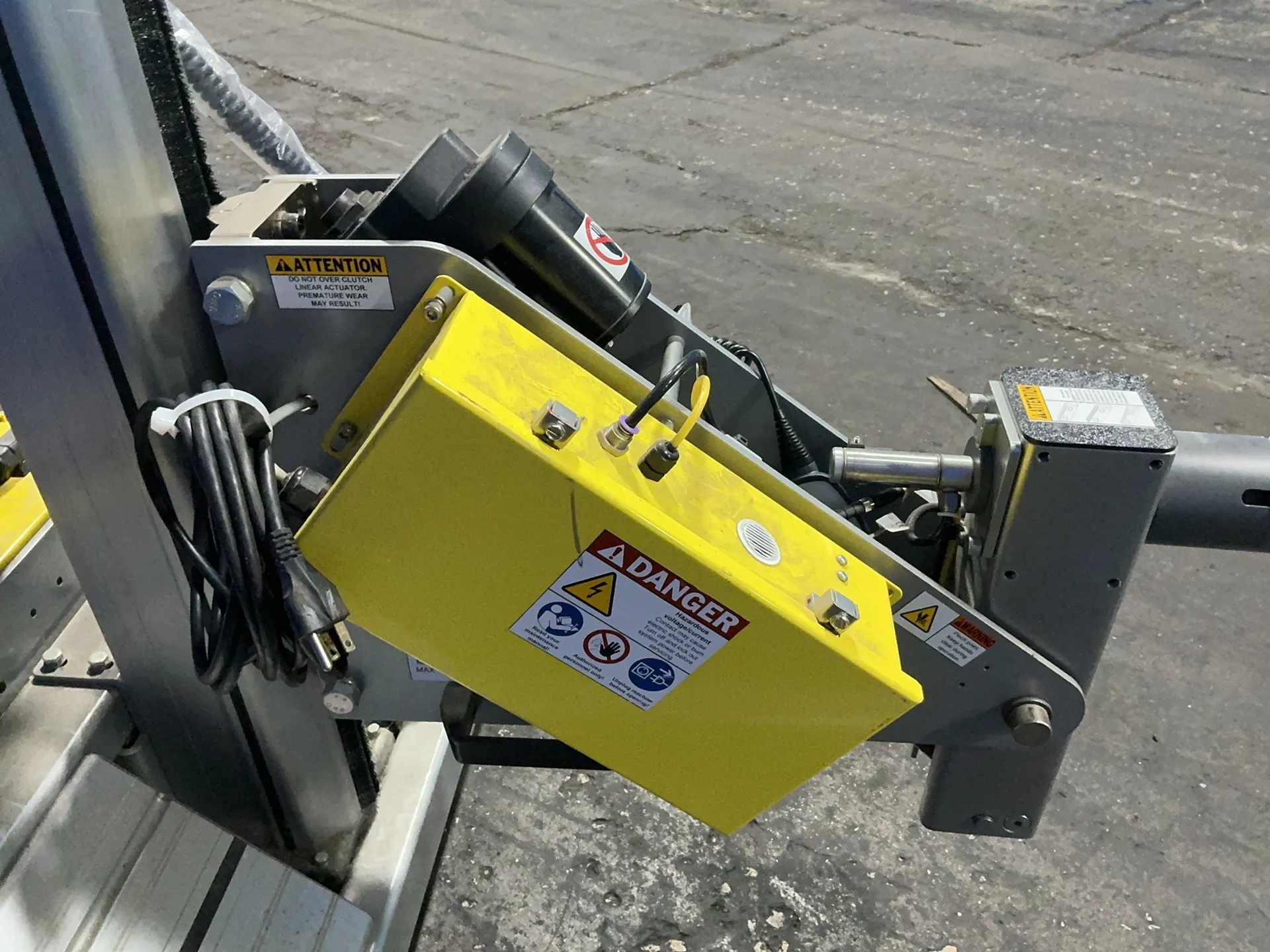 400 lb. Schlumpf #ERH-400-PT5, Roll Handler, 82.22" max lift height, 90 A, 24 V., 2019 - Image 6
