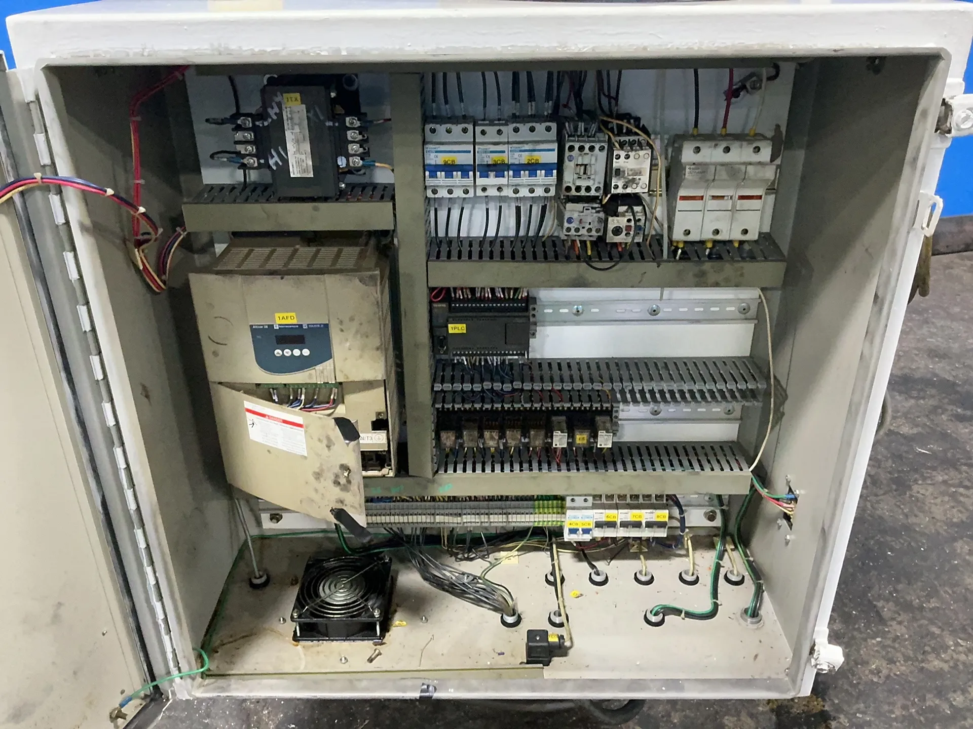 Chipblaster #EV-2000, Coolant System, 3000 PSI, .75 HP, 3450 RPM, 12.5 Amps, 460 V., 3 phase, w/ manuals - Image 2