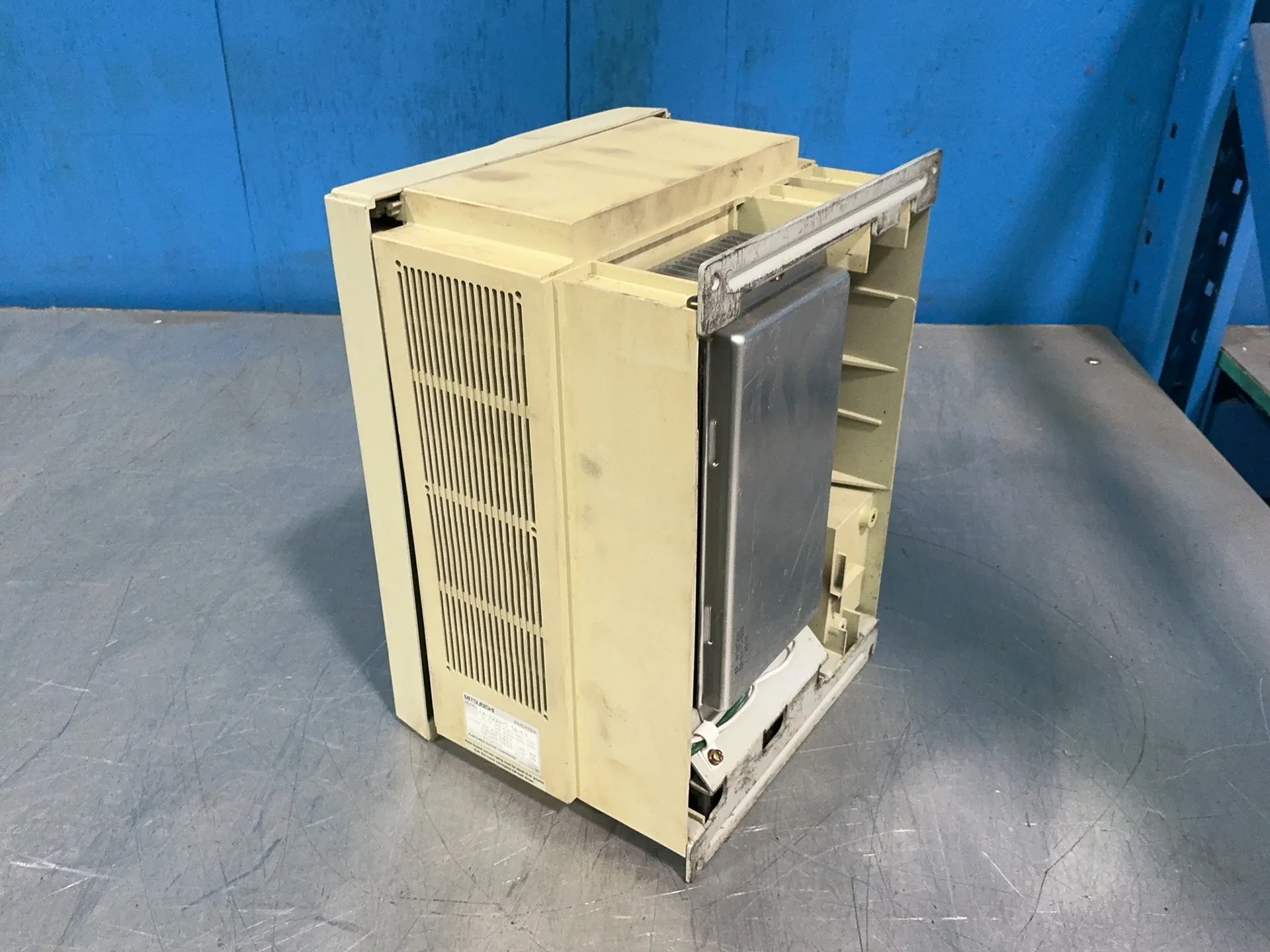 Mitsubishi #FR-A220-5.5K-U3, Freqrol-A200 Inverter, 200-230 Volts, 3 phase, 50/60 Hz - Image 4