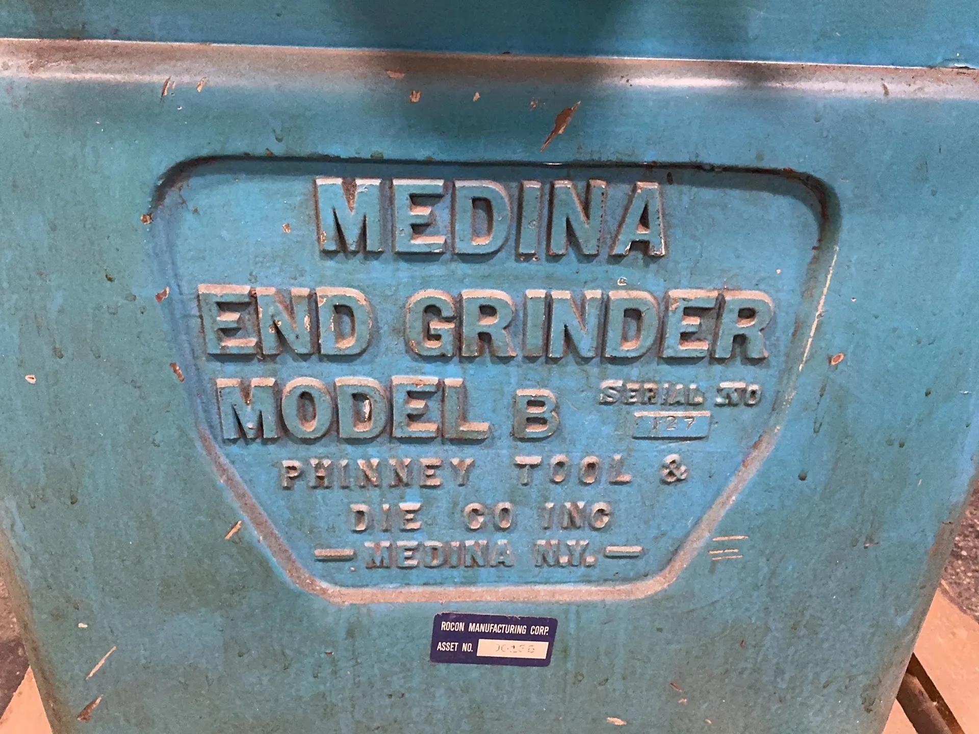 Medina Phinney #B, end grinder, 7" capacity, 8" x 15" magnetic chuck, 1.1 KW, 3385 RPM, 220/440 V. - Image 2