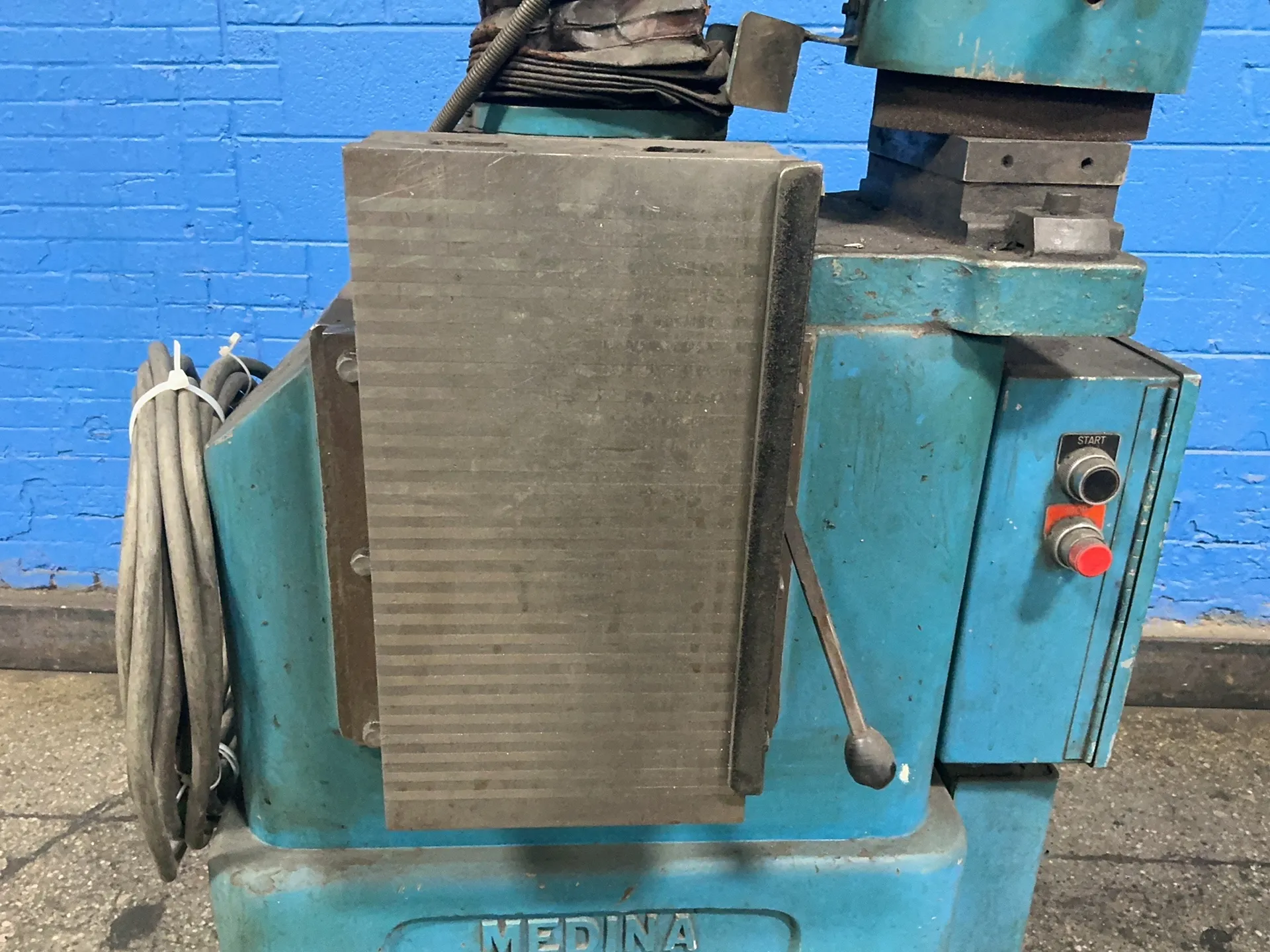 Medina Phinney #B, end grinder, 7" capacity, 8" x 15" magnetic chuck, 1.1 KW, 3385 RPM, 220/440 V. - Image 6
