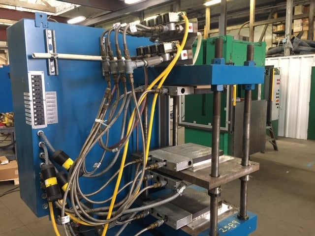 30 Ton, Carver/Wabash, 2 openings (6.5"-10" each), 6" stroke, 9" x9" elec.pltns, 2 HP, PLC, #2589 - Image 4