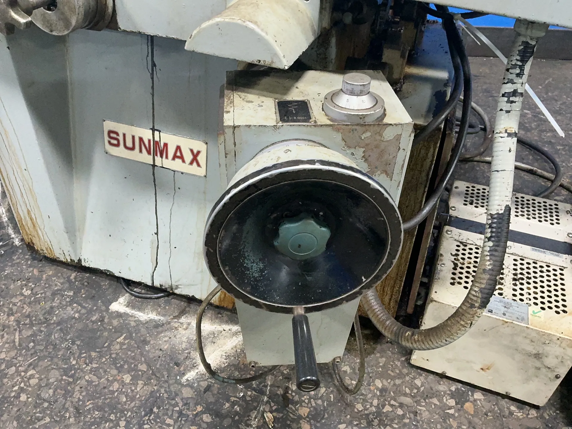 6" x 18" Sunmax #SGS-1230AHD, surface grinder, 9.5" grinding wheel, Sola MCR micro computer regulator, 220 V. - Image 5