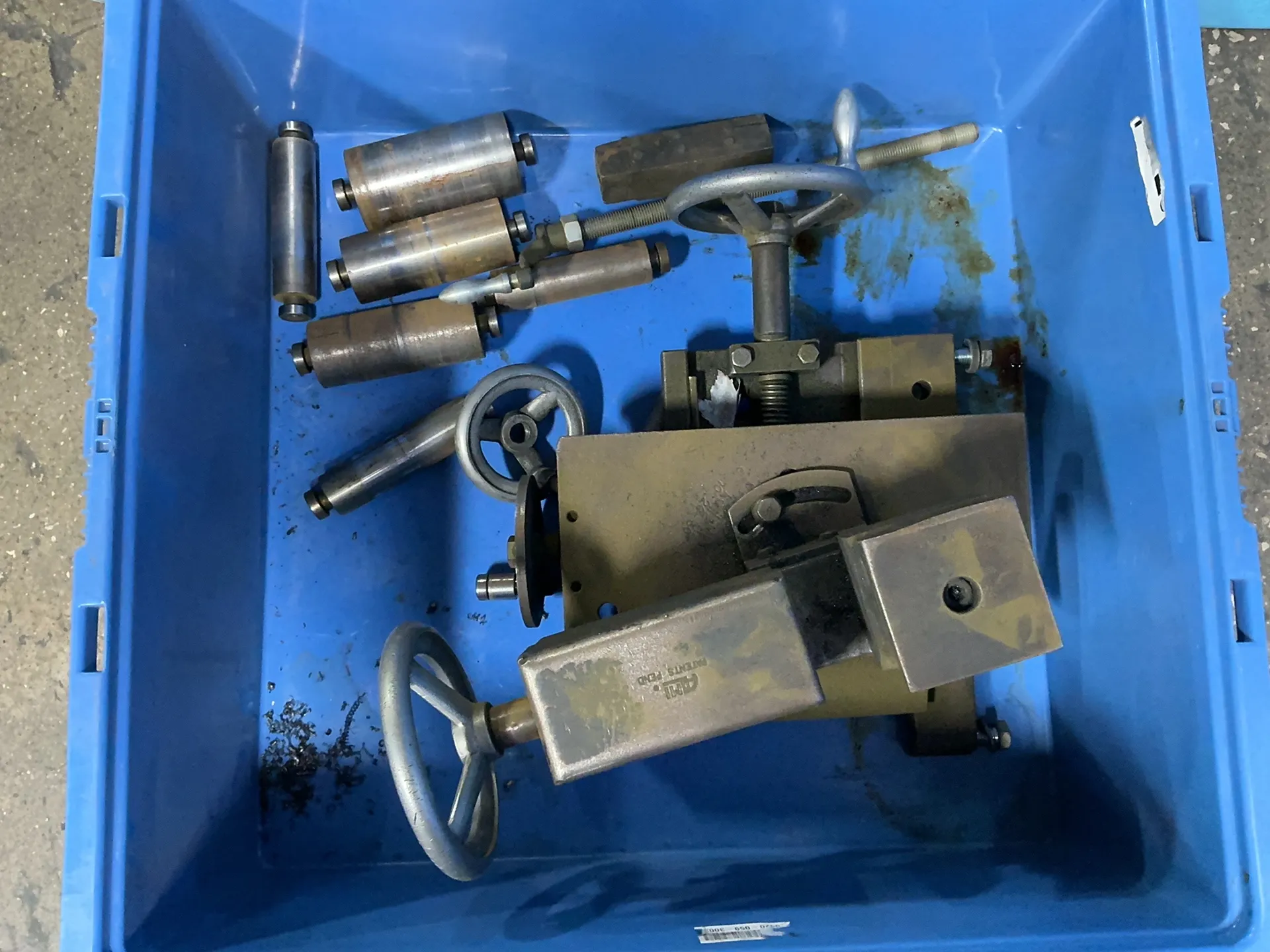 Almi #AC100, tube notcher, w/ sandpaper, tool parts & handwheels - Image 4