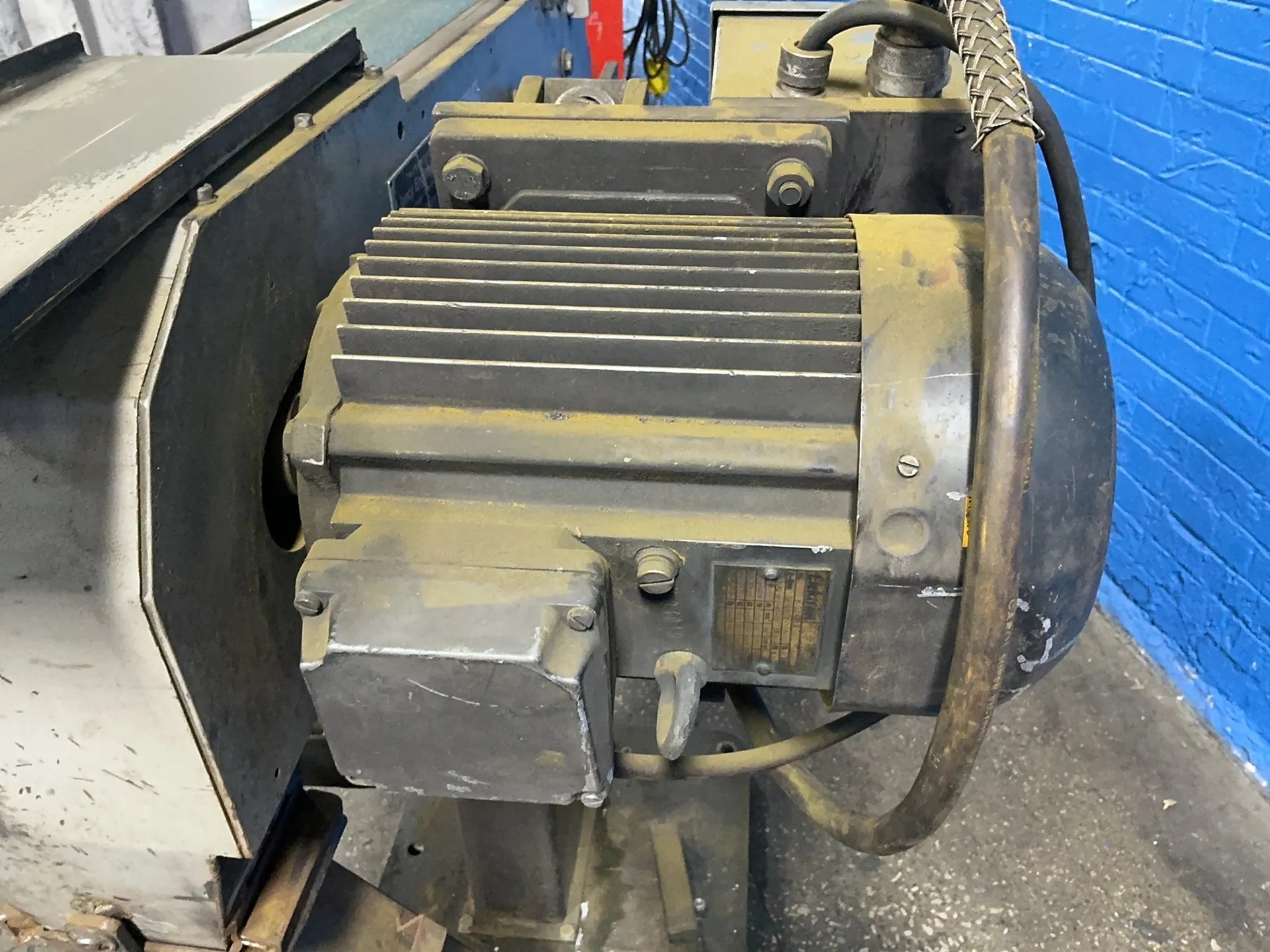 Almi #AC100, tube notcher, w/ sandpaper, tool parts & handwheels - Image 6
